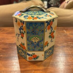 Vintage Floral Octagon Shape Tin Lidded Made in England Handle Lid RARE Flowers